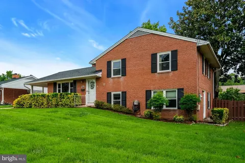 Exterior - 6014 Hibbling Ave, Springfield, VA 22150 photo 2 of 4