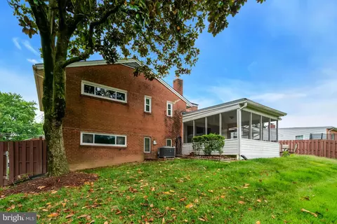 Exterior - 6014 Hibbling Ave, Springfield, VA 22150 photo 4 of 4