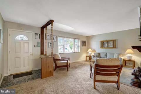 Entry Way - 6014 Hibbling Ave, Springfield, VA 22150 photo 1 of 2