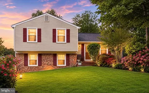 5141 Bradfield Dr, Annandale, VA 22003
