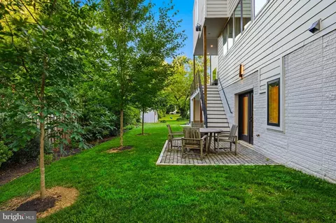 Exterior - 1459 Dewberry Ct, Mclean, VA 22101 photo 3 of 7