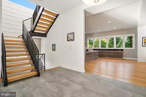 Entry Way - 1459 Dewberry Ct, Mclean, VA 22101 photo 5 of 11