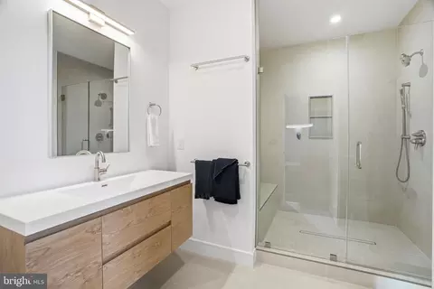 Bath - 1459 Dewberry Ct, Mclean, VA 22101 photo 6 of 7