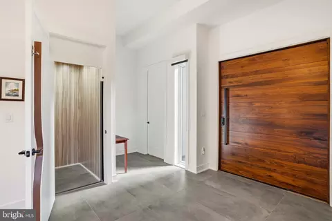 Entry Way - 1459 Dewberry Ct, Mclean, VA 22101 photo 4 of 11