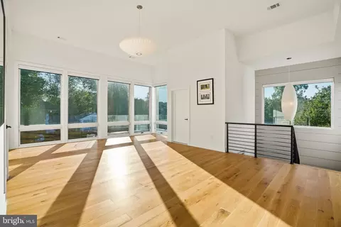 Living - 1459 Dewberry Ct, Mclean, VA 22101 photo 2 of 6