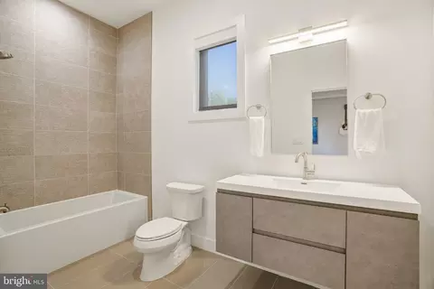 Bath - 1459 Dewberry Ct, Mclean, VA 22101 photo 7 of 7