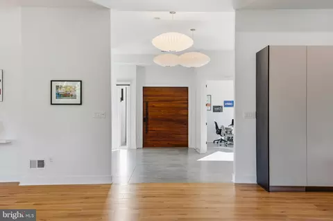 Entry Way - 1459 Dewberry Ct, Mclean, VA 22101 photo 2 of 11