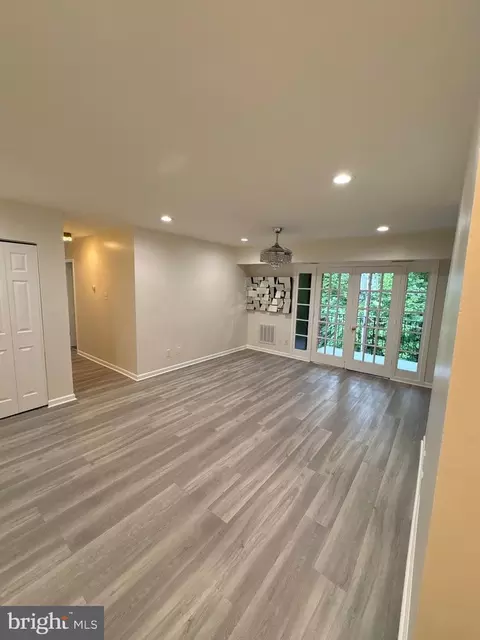 Living - 7094 Spring Garden Dr #202, Springfield, VA 22150 photo 1 of 1