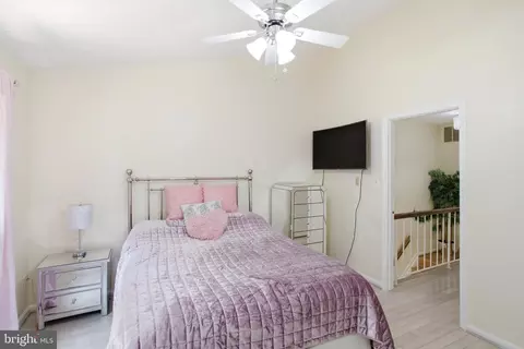 Bedroom - 8434 Springfield Oaks Dr, Springfield, VA 22153 photo 3 of 5