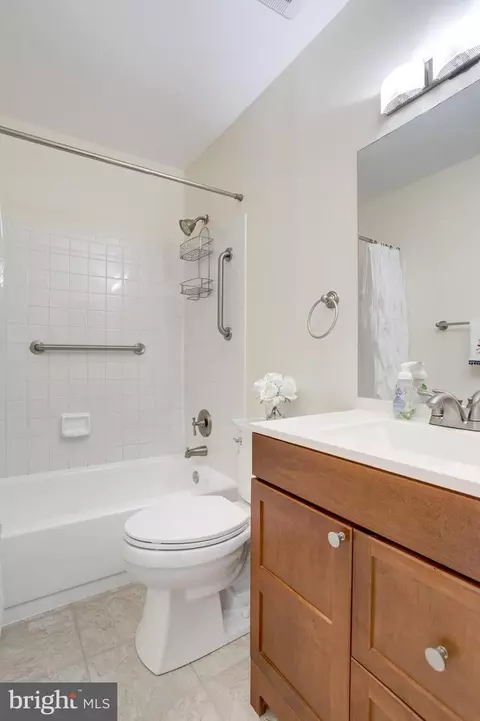 Bath - 8434 Springfield Oaks Dr, Springfield, VA 22153 photo 2 of 4