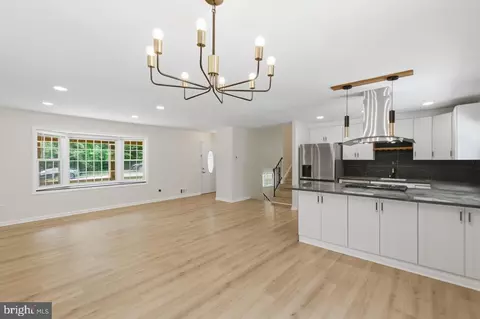 Living - 7215 Willow Oak Pl, Springfield, VA 22153 photo 4 of 11