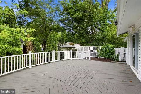 Exterior - 7215 Willow Oak Pl, Springfield, VA 22153 photo 5 of 8
