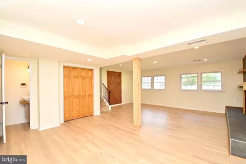 Living - 7215 Willow Oak Pl, Springfield, VA 22153 photo 8 of 8