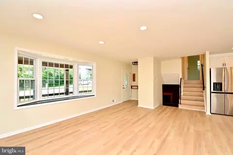 Living - 7215 Willow Oak Pl, Springfield, VA 22153 photo 4 of 8