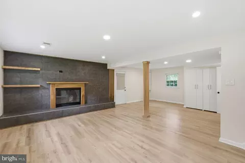 Living - 7215 Willow Oak Pl, Springfield, VA 22153 photo 6 of 11