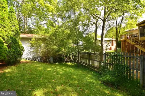 Exterior - 7215 Willow Oak Pl, Springfield, VA 22153 photo 6 of 7