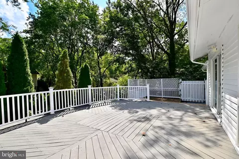 Exterior - 7215 Willow Oak Pl, Springfield, VA 22153 photo 5 of 7