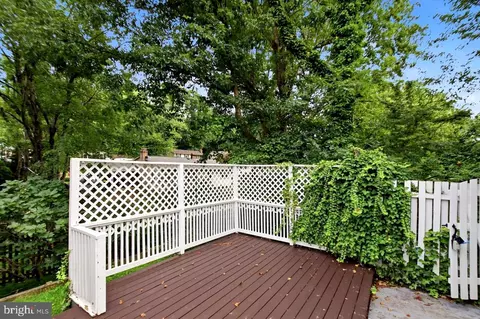 Exterior - 7215 Willow Oak Pl, Springfield, VA 22153 photo 7 of 8