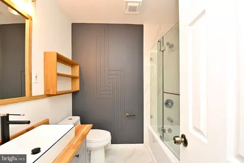 Bath - 7215 Willow Oak Pl, Springfield, VA 22153 photo 1 of 5