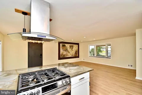Kitchen - 7215 Willow Oak Pl, Springfield, VA 22153 photo 6 of 6