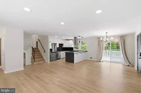 Living - 7215 Willow Oak Pl, Springfield, VA 22153 photo 3 of 11