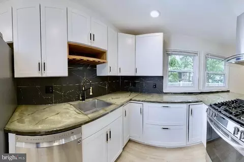 Kitchen - 7215 Willow Oak Pl, Springfield, VA 22153 photo 5 of 5