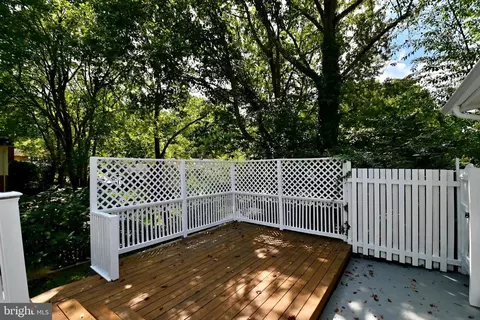 Exterior - 7215 Willow Oak Pl, Springfield, VA 22153 photo 3 of 7