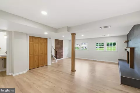 Living - 7215 Willow Oak Pl, Springfield, VA 22153 photo 9 of 11
