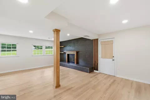 Living - 7215 Willow Oak Pl, Springfield, VA 22153 photo 8 of 11
