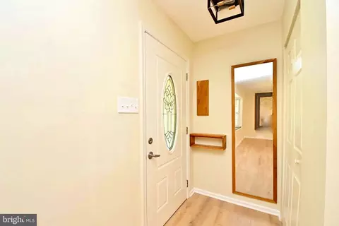 Entry Way - 7215 Willow Oak Pl, Springfield, VA 22153 photo 1 of 2