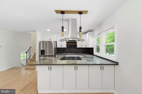 Kitchen - 7215 Willow Oak Pl, Springfield, VA 22153 photo 2 of 5
