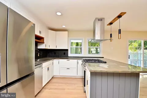 Kitchen - 7215 Willow Oak Pl, Springfield, VA 22153 photo 3 of 6