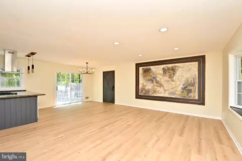 Living - 7215 Willow Oak Pl, Springfield, VA 22153 photo 1 of 8