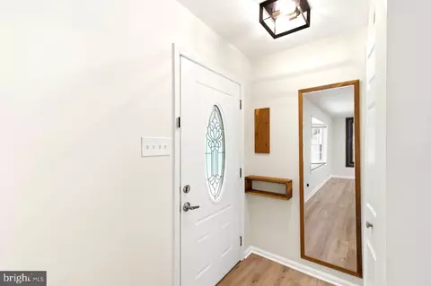 Entry Way - 7215 Willow Oak Pl, Springfield, VA 22153 photo 1 of 4