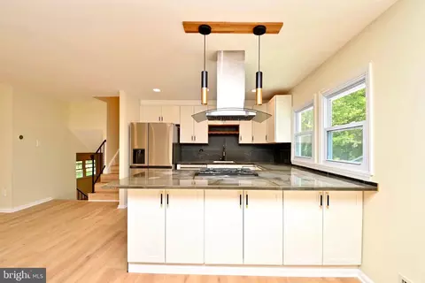 Kitchen - 7215 Willow Oak Pl, Springfield, VA 22153 photo 2 of 6