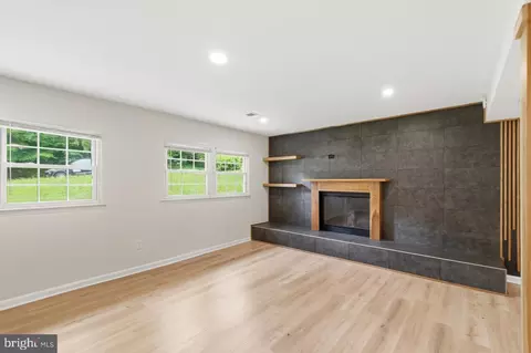 Living - 7215 Willow Oak Pl, Springfield, VA 22153 photo 5 of 11
