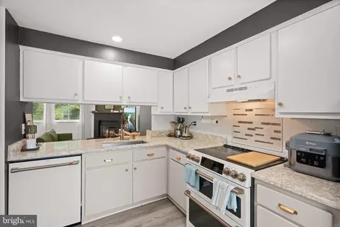Kitchen - 8234 Crestmont Cir, Springfield, VA 22153 photo 4 of 4
