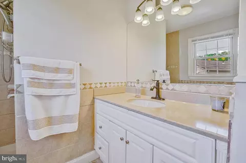 Bath - 7902 Larrick Ct, Springfield, VA 22153 photo 5 of 6