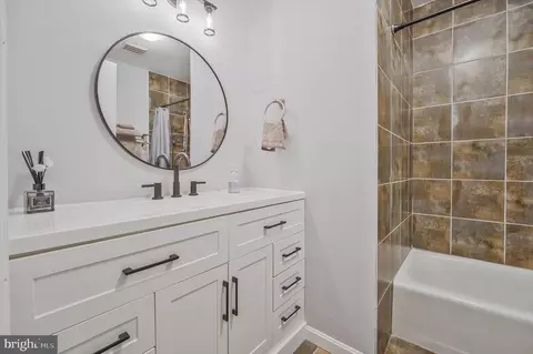 Bath - 7902 Larrick Ct, Springfield, VA 22153 photo 2 of 6