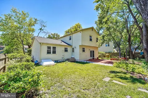 Exterior - 7902 Larrick Ct, Springfield, VA 22153 photo 7 of 8