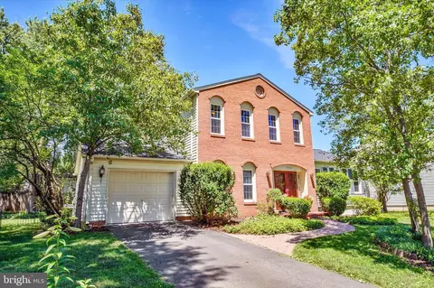 7902 Larrick Ct, Springfield, VA 22153