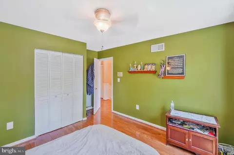 Bedroom - 7902 Larrick Ct, Springfield, VA 22153 photo 5 of 8