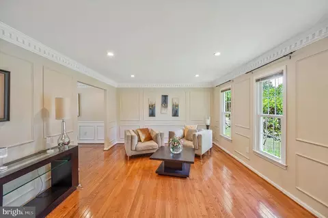 Living - 7902 Larrick Ct, Springfield, VA 22153 photo 1 of 2