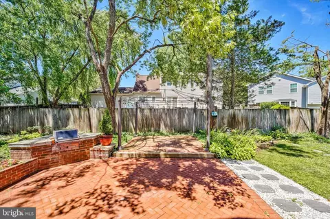 Exterior - 7902 Larrick Ct, Springfield, VA 22153 photo 6 of 8