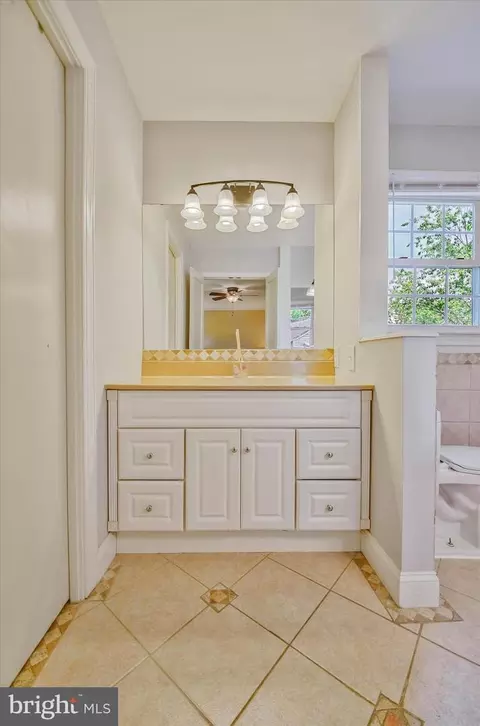 Bath - 7902 Larrick Ct, Springfield, VA 22153 photo 4 of 6