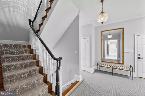 Entry Way - 8305 Fox Haven Dr, Mclean, VA 22102 photo 4 of 6