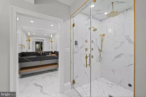 Bath - 8305 Fox Haven Dr, Mclean, VA 22102 photo 4 of 4