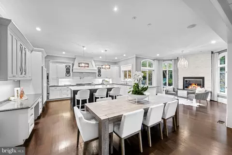 Dining - 8305 Fox Haven Dr, Mclean, VA 22102 photo 2 of 4