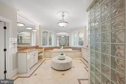 Bath - 8305 Fox Haven Dr, Mclean, VA 22102 photo 2 of 4
