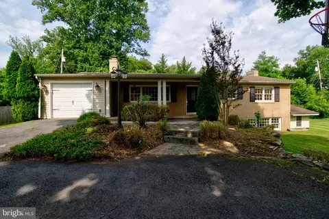 900 Walker Rd, Great Falls, VA 22066